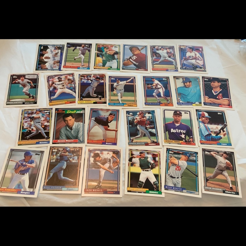 Bundle of Baseball Cards Lot 100
